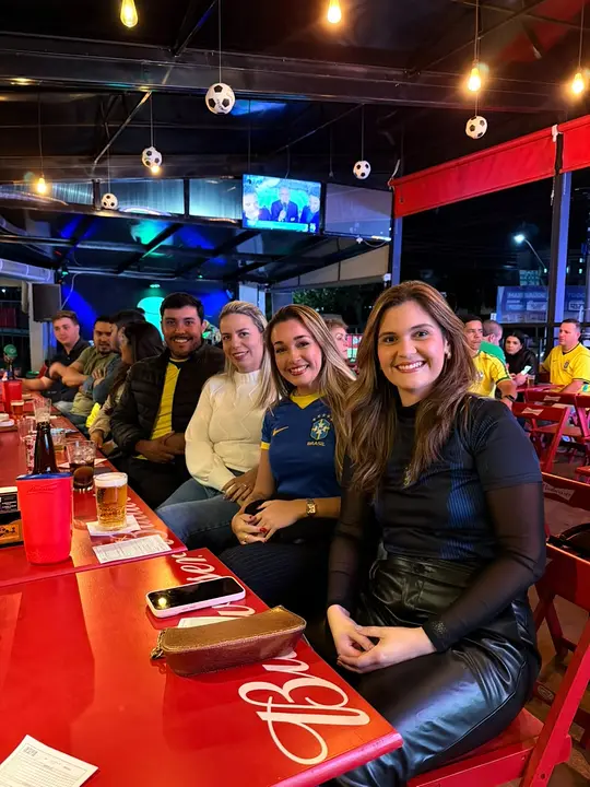 Clientes curtindo a noite no Josepio Lounge Bar