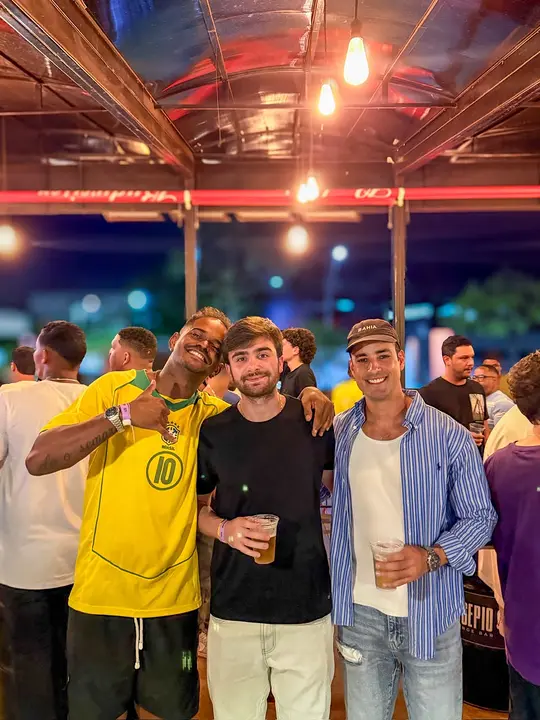 Clientes curtindo a noite no Josepio Lounge Bar