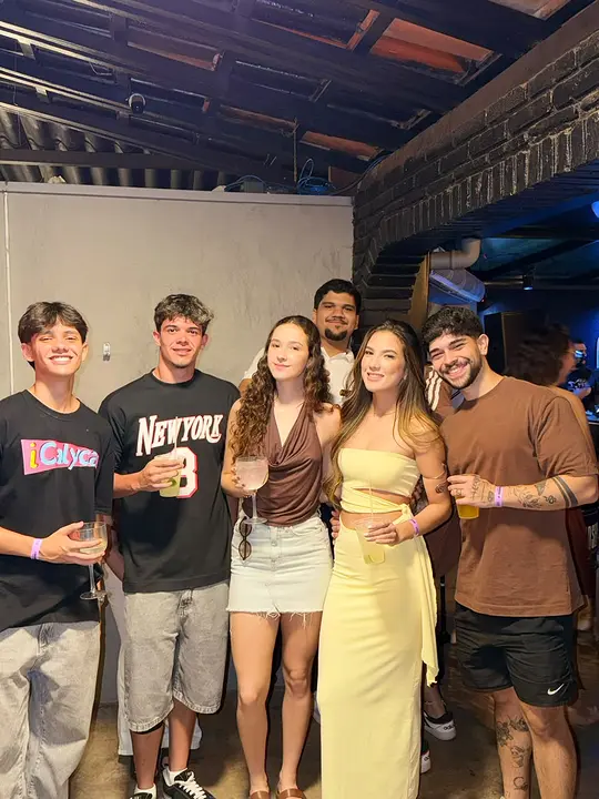 Clientes curtindo a noite no Josepio Lounge Bar